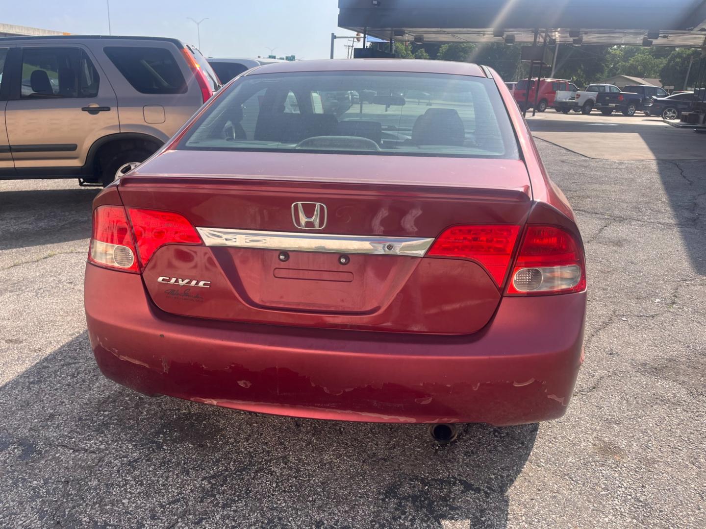 2010 MAROON HONDA CIVIC LX-S LX-S Sedan 5-Speed AT (19XFA1F60AE) with an 1.8L L4 SOHC 16V engine, 5-Speed Automatic transmission, located at 8101 E. Skelly Dr., Tulsa, OK, 74129, (918) 592-3593, 36.121891, -95.888802 - Photo#3